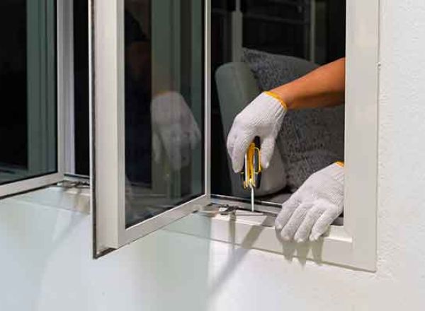Benefits of Professional Glass Replacement Over DIY Repairs