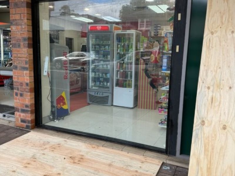 cafe-shopfront-glass-replacement